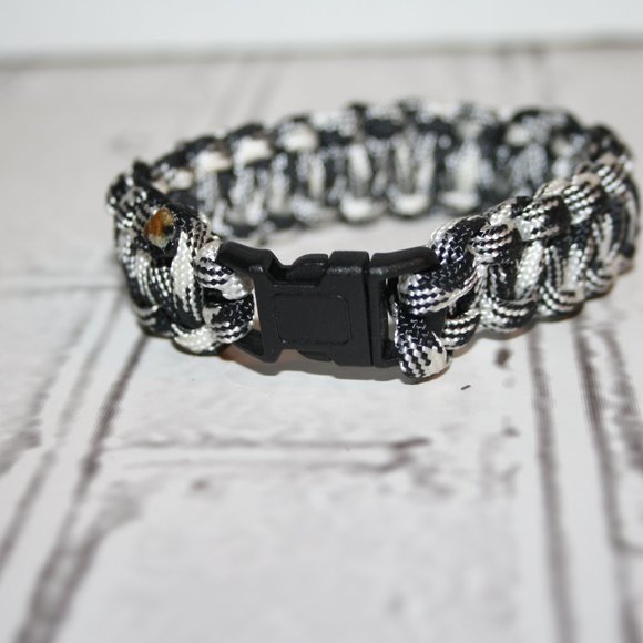 🖤🤍 Black + White Paracord Bracelet · 8.25" · Like New 🤍🖤 - Picture 2 of 3